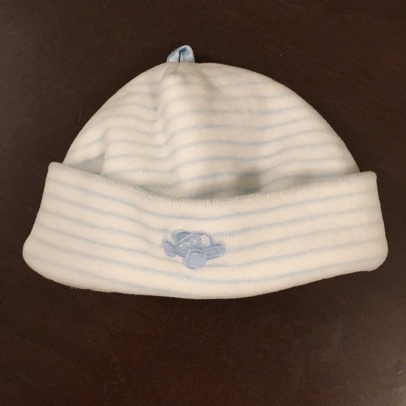 le top & baby Other - 🐝SALE🐝 (must bundle) velvet embroider baby hat